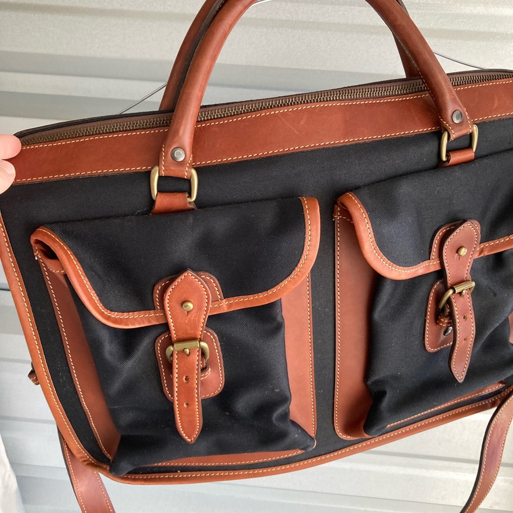 Navy/tan laptop bag. Not brand name. NWT! Perfect condition.